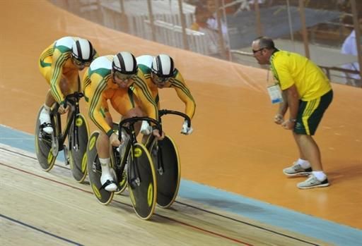 Daniel Ellis, Jason Niblett and Scott Sunderland bring home the team sprint gold for Australia.