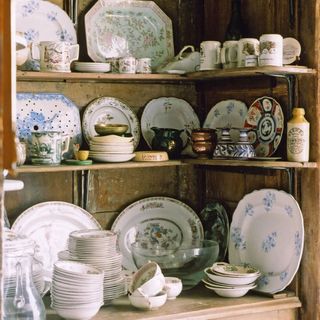 dresser with wedgbury antiques chinese crockery