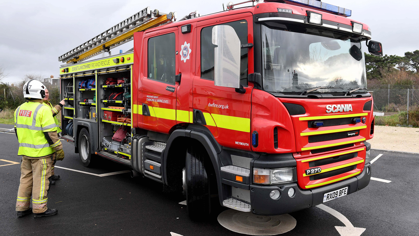 fire-brigade-horse-rescue-alamy-HEKWD8.jpg