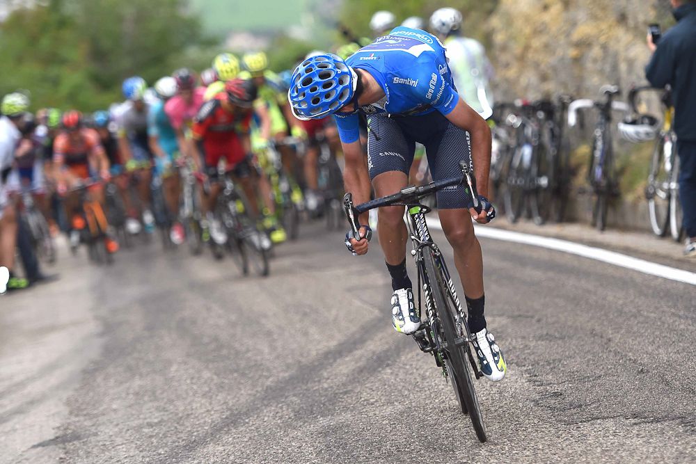 Be&ntilde;at Intxausti (Movistar) puts in a late-race attack.