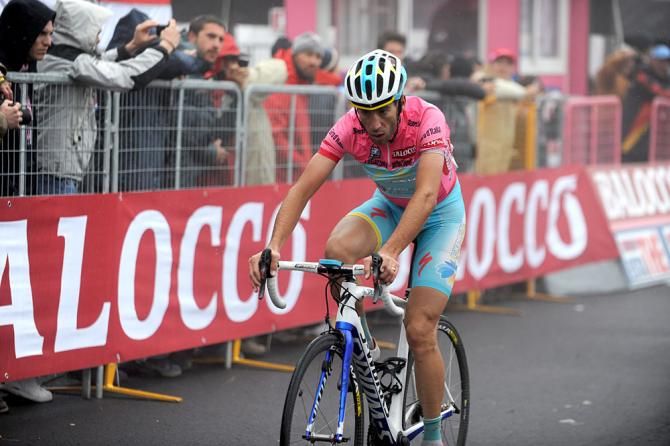 Vicenzo Nibali in second