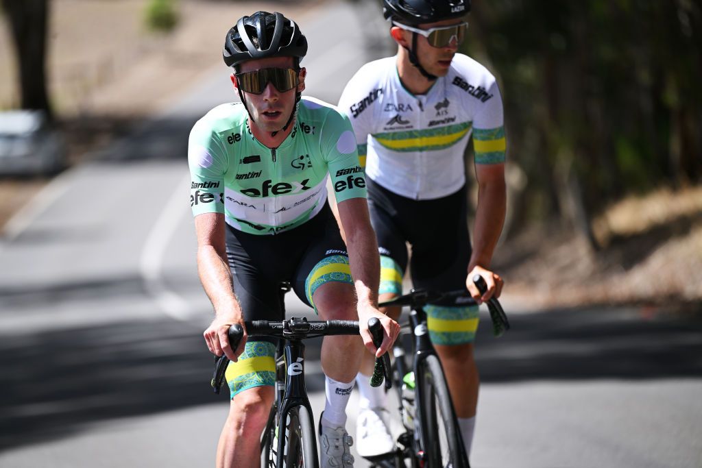 Luke Burns (Australia) launched the first attack from the flag drop and was soon joined by his teammate Tristan Saunders