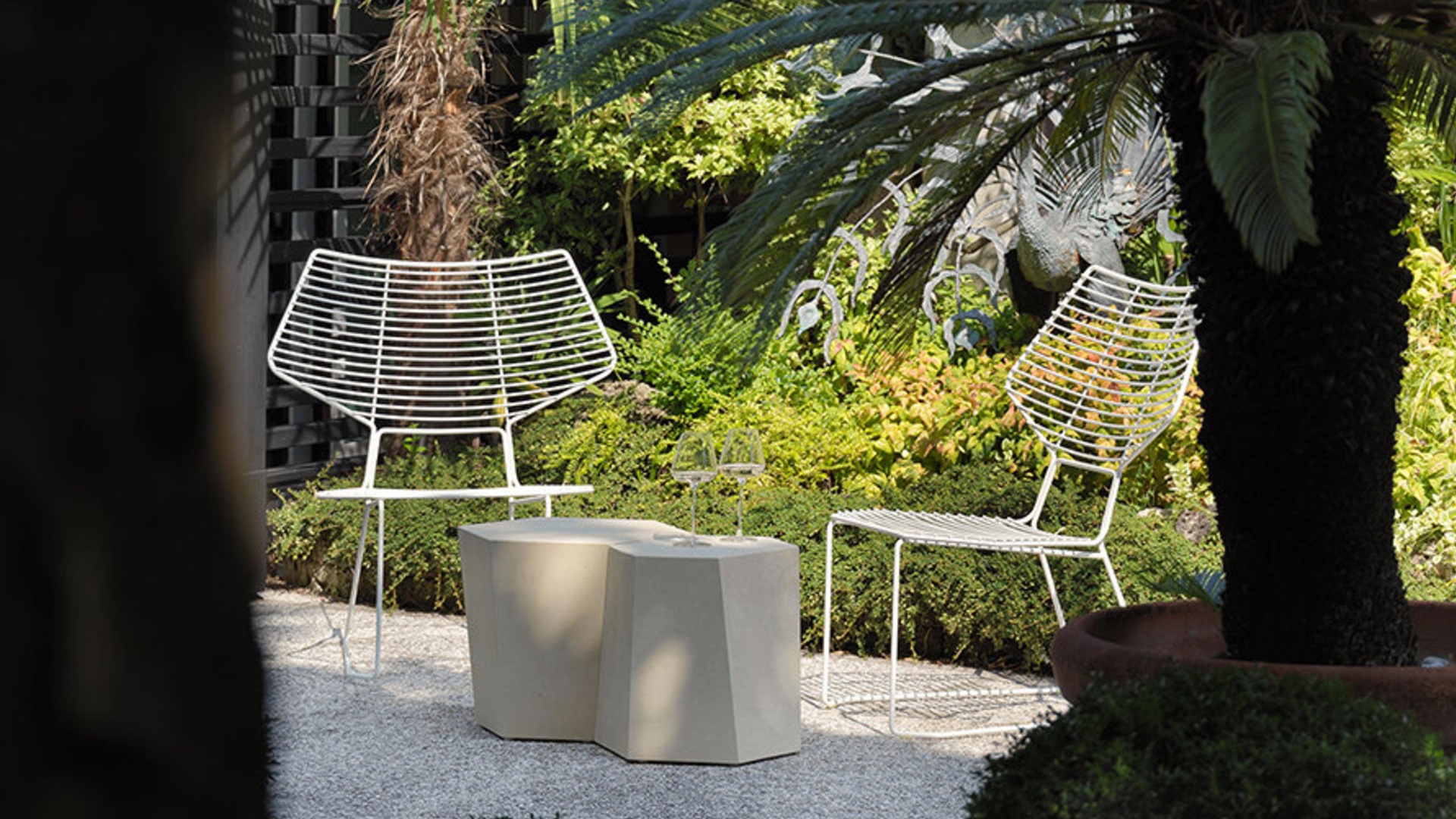 Best metal garden furniture 2021 - best modern metal chair - Alieno Peacock Lounge Chair Amara