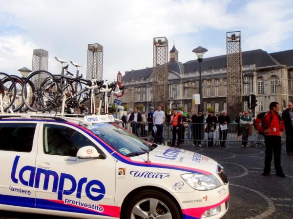 The Lampre-Farnese Vini team car sits outside the Li&egrave;ge town hall