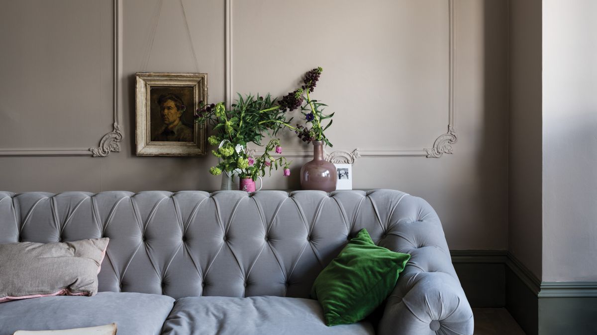 Joa Studholme แห่ง Farrow &amp; Ball เผยเฉดสีกลางใหม่ที่จะกำหนดโทนสีของปี 2021