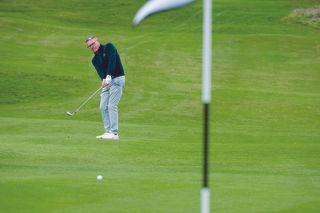 Steve North chipping towards the pin on the 10th hole at Trump Turnberry