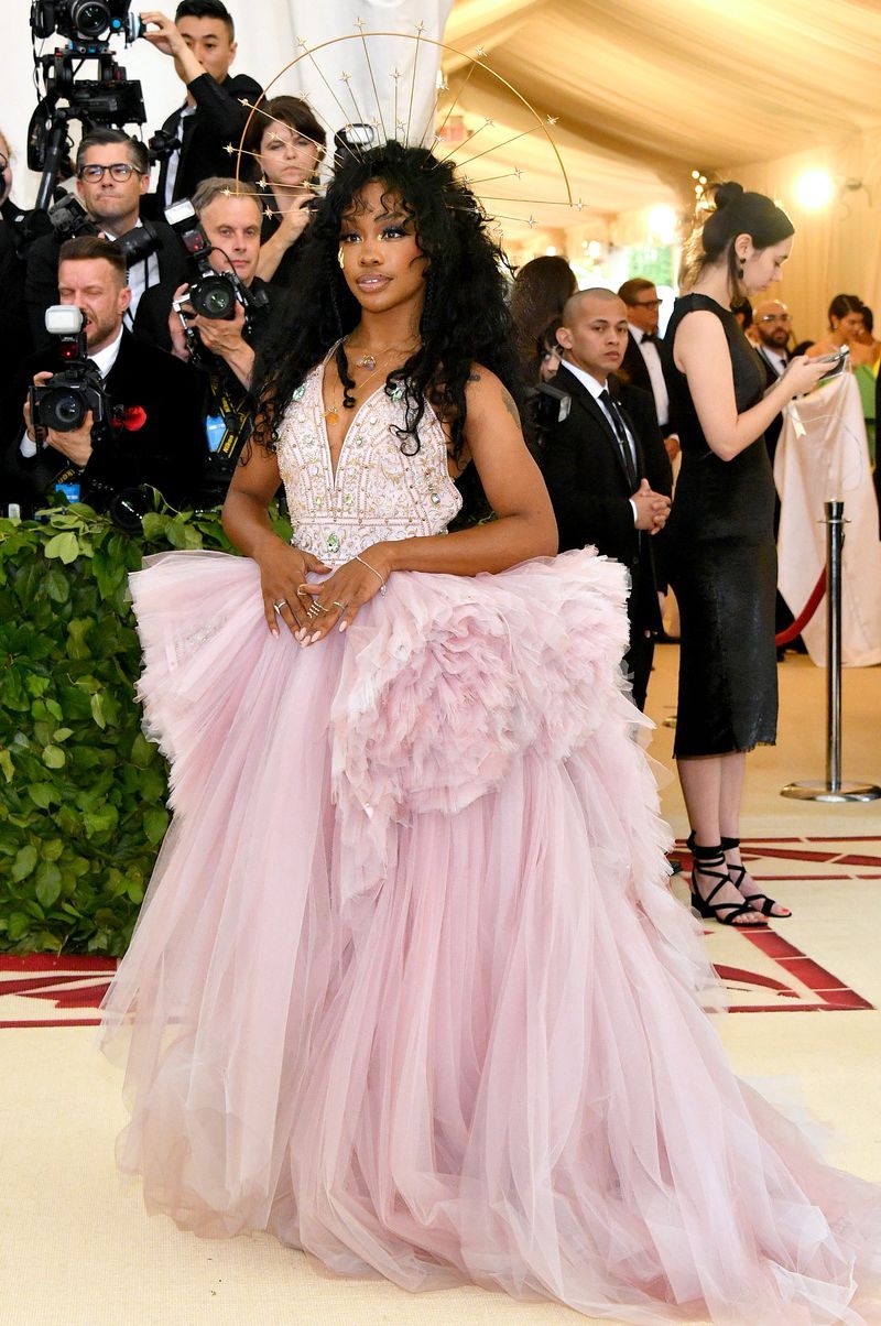 Gown, Dress, Clothing, Fashion, Red carpet, Haute couture, Event, Pink, Flooring, Shoulder,