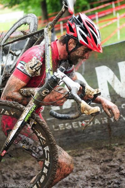 Troy Wells (Clif Bar) matching Kabush stride for stride
