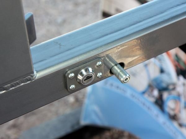 The built-in locating pin has an integrated lock for security
