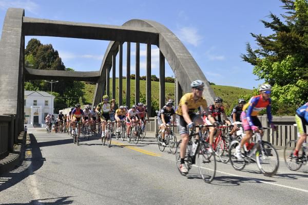 Riders cross the Mataura Bridge.