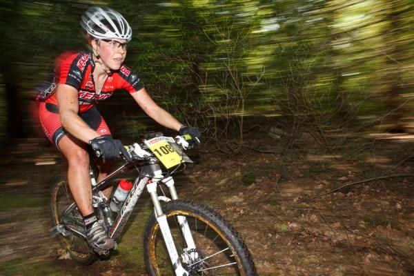 New women's leader Carey put in an attack on the final dirt road run in to take the stage and the leader's jersey.