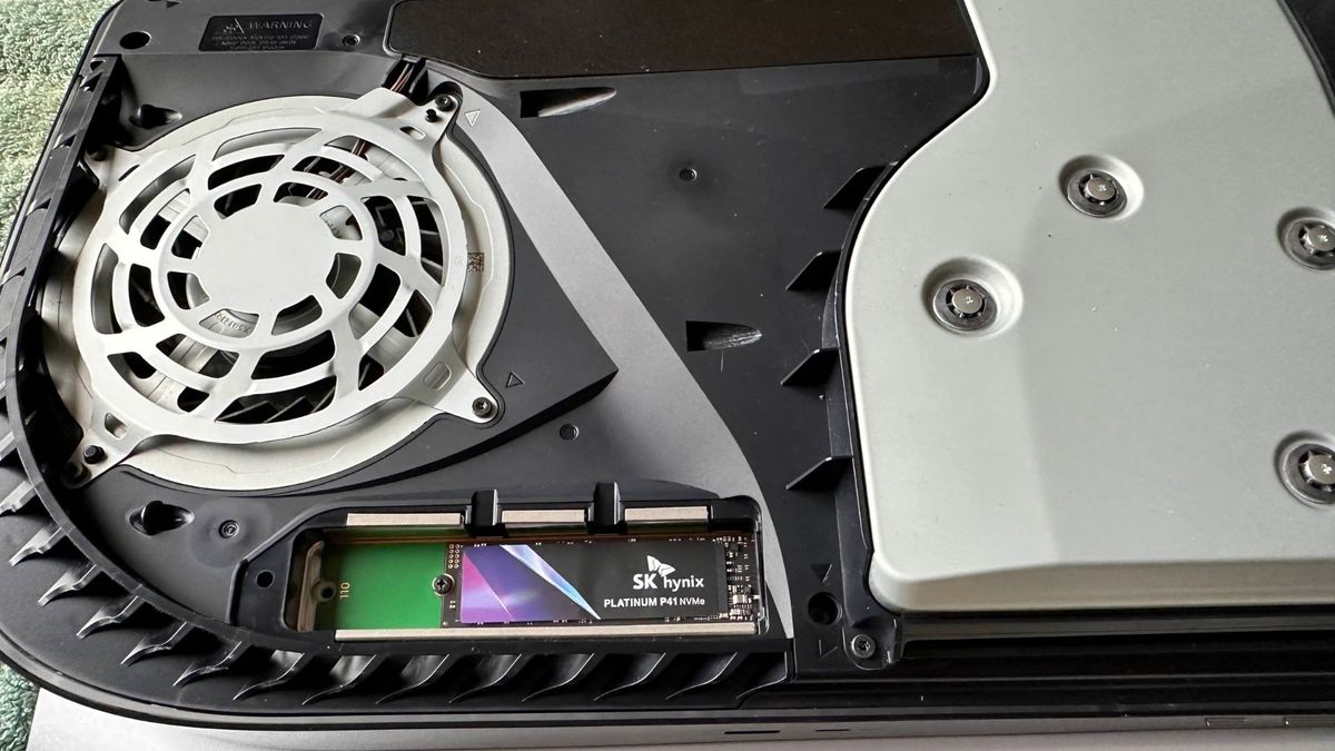SK Hynix Platinum P41 seated in a PS5
