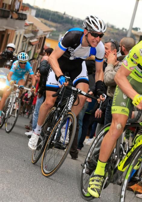Bauke Mollema (Blanco) bites down during Stage 5 at Tirreno