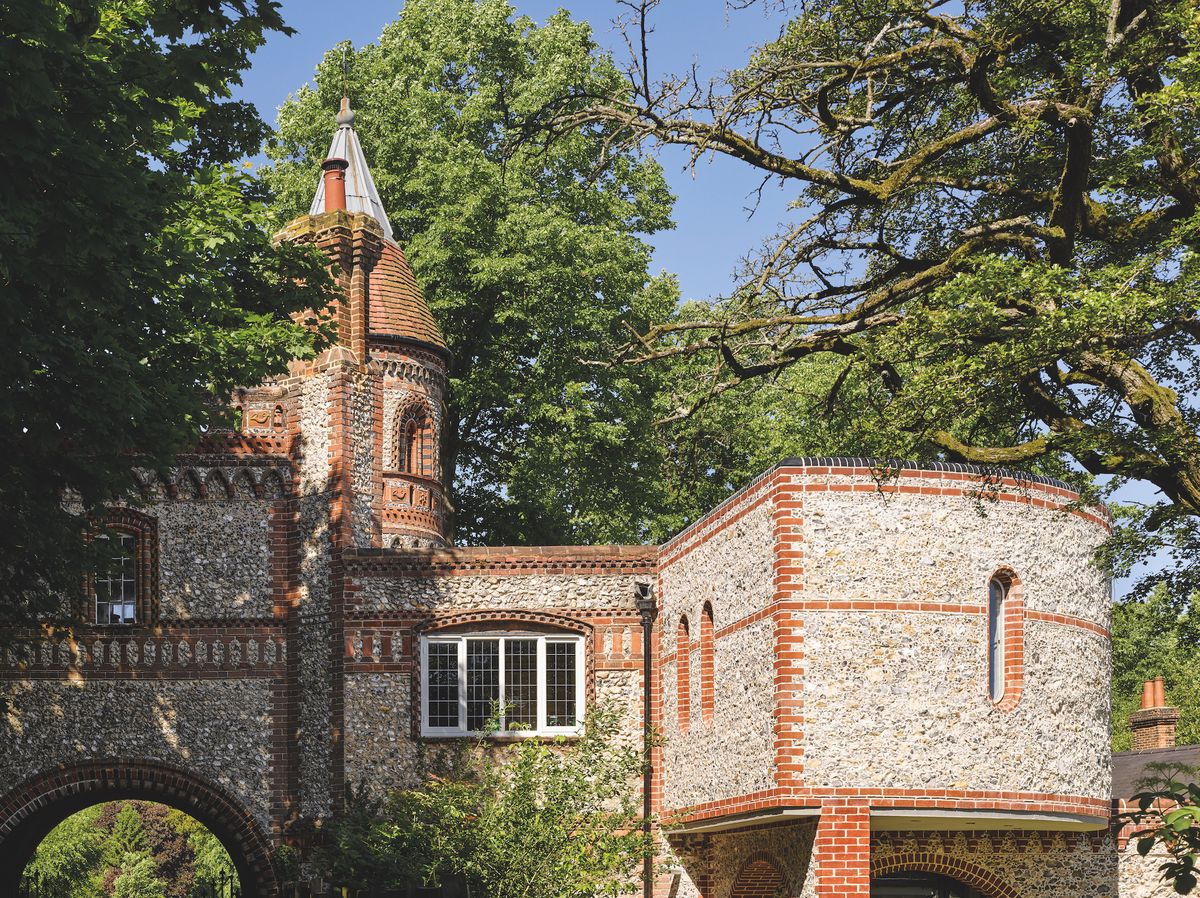 brick and flint extension with cantilever