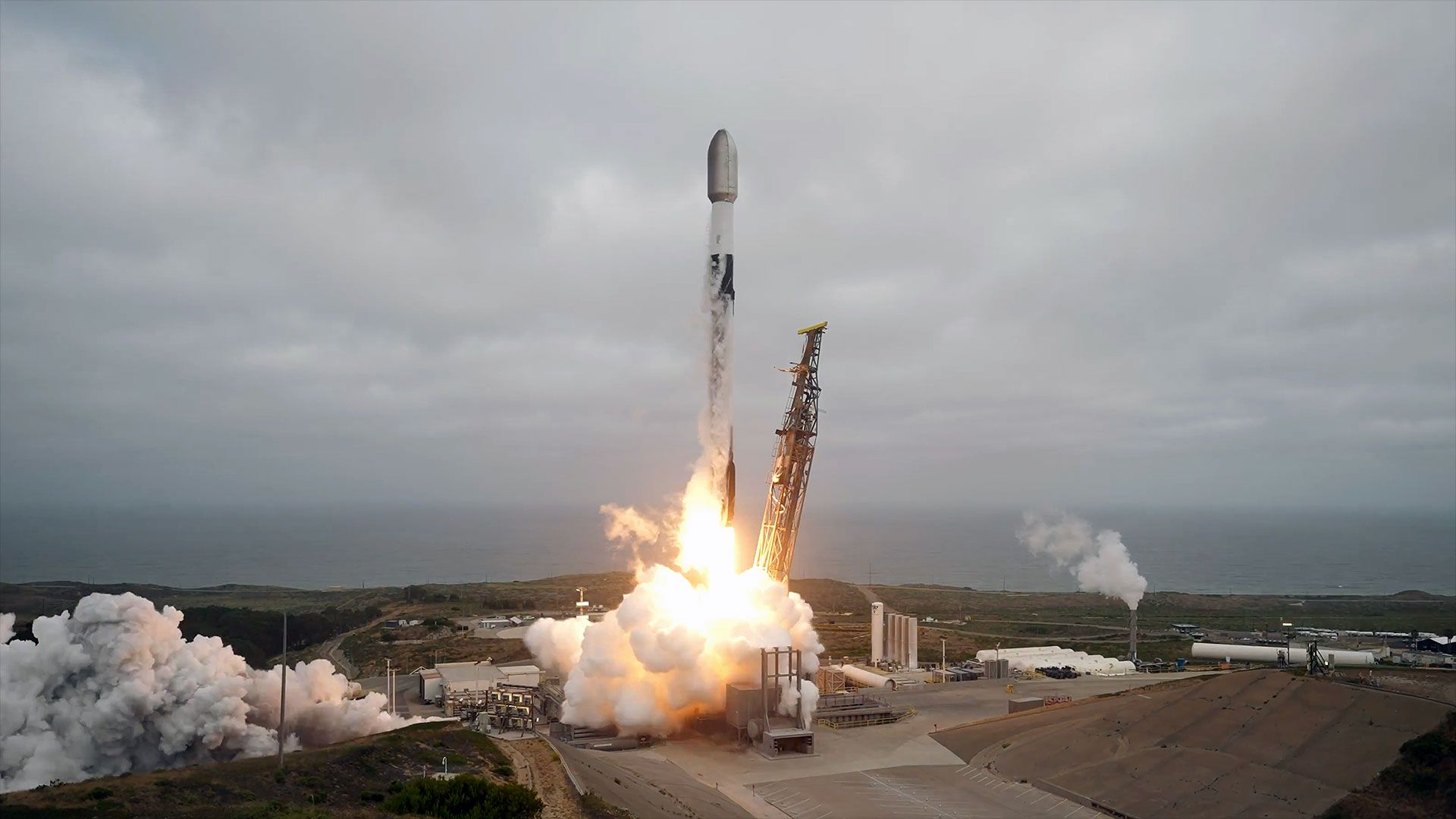SpaceX sends 24 Starlink satellites into Earth orbit on Falcon 9 launch from California