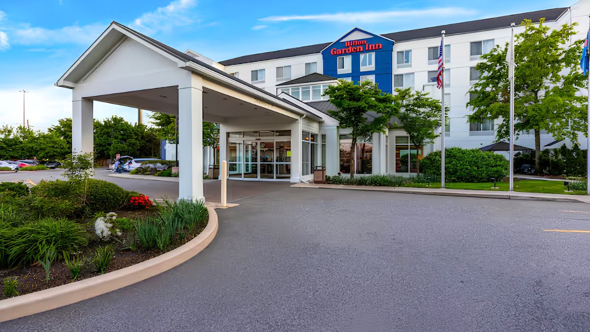 Hilton Garden Inn Seacaucus Entrance