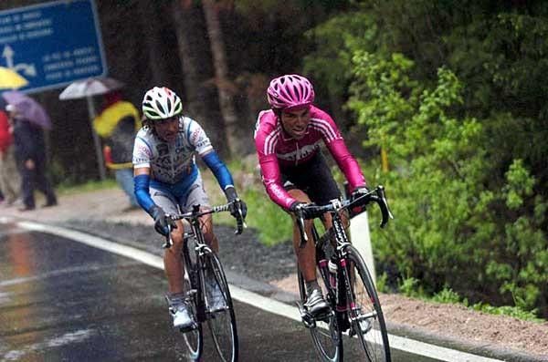 Scott Davis (T-Mobile Team) and Raffaele Illiano (Selle Italia) were prominent during the stage