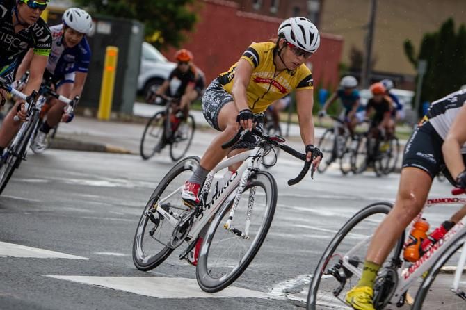 Carmen Small (Specialized-Lululemon) holds onto the race lead going into the final day