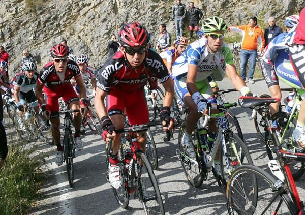Mauro Santambrogio (BMC) and Vincenzo Nibali (Liquigas Cannondale)