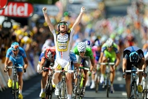 Mark Cavendish (HTC-Columbia) sprints to a win at the end of stage 5.