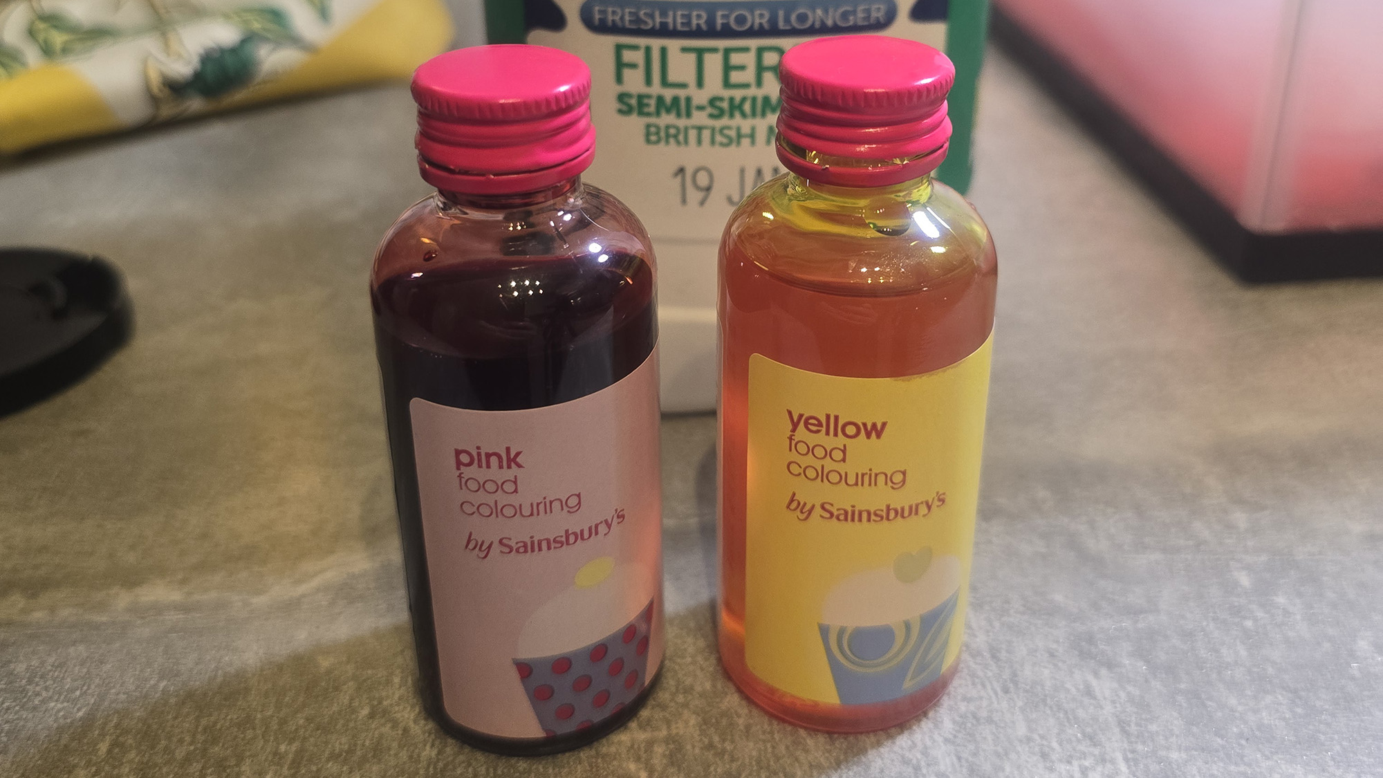 Pink and yellow food colourants