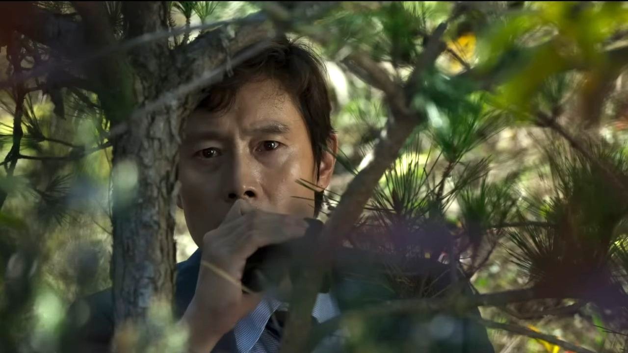 Lee Byung-hun in a tree in No Other Choice.