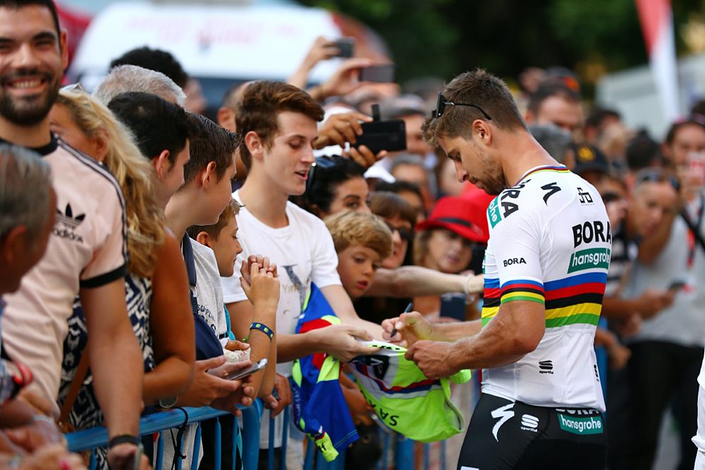 World champion Peter Sagan signs autographs at the Vuelta a Espa&ntilde;a team presentation
