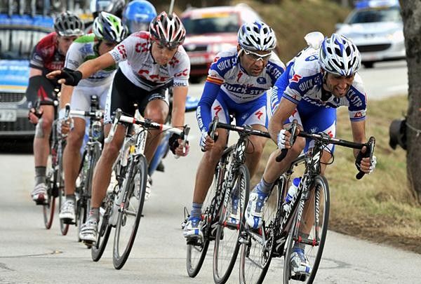 Spaniard Carlos Barredo (Quick Step) leading his team-mates.