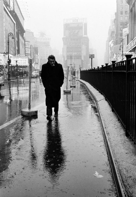 James Dean on Times Square &ndash; Dennis Stock, 1955 | Leica.com