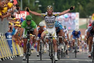 Mark Cavendish outsprinted green jersey holder Thor Hushovd in Aubenas.