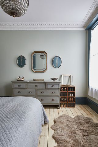 After months of extensive building work, Suzi Jench and Lewis Robinson’s Victorian terrace house has been decorated in calming coastal shades and dressed in vintage finds