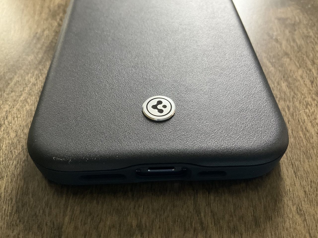 Spigen Enzo Iphone Case Lifestyle Logo