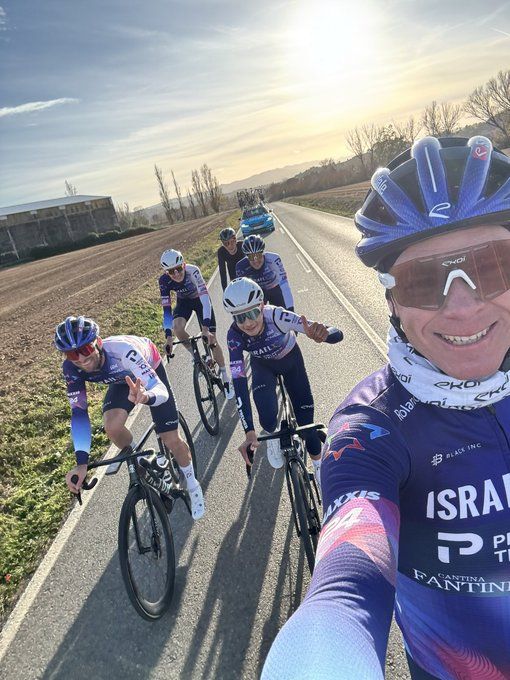 Chris Froome grabbed a selfie as Cian Uijtdebroeks tacked onto his team's training ride near Girona