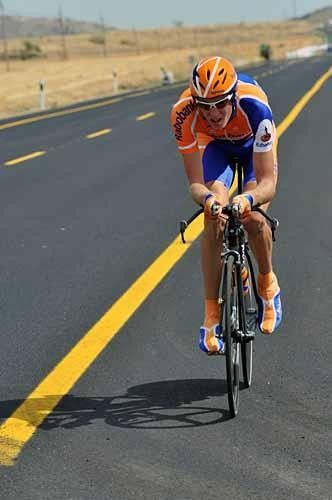 Dutchman Robert Gesink (Rabobank) only droped 2.08 minutes.