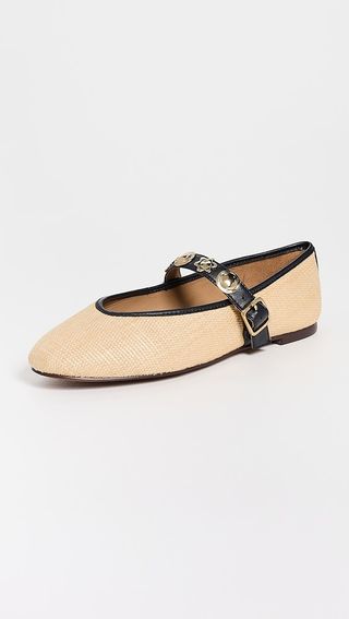 X7pAekMReM5DLWAgsjcvGH-320-80 اتجاه حذاء مسطح جميل للارتداء مع سراويل بيضاء