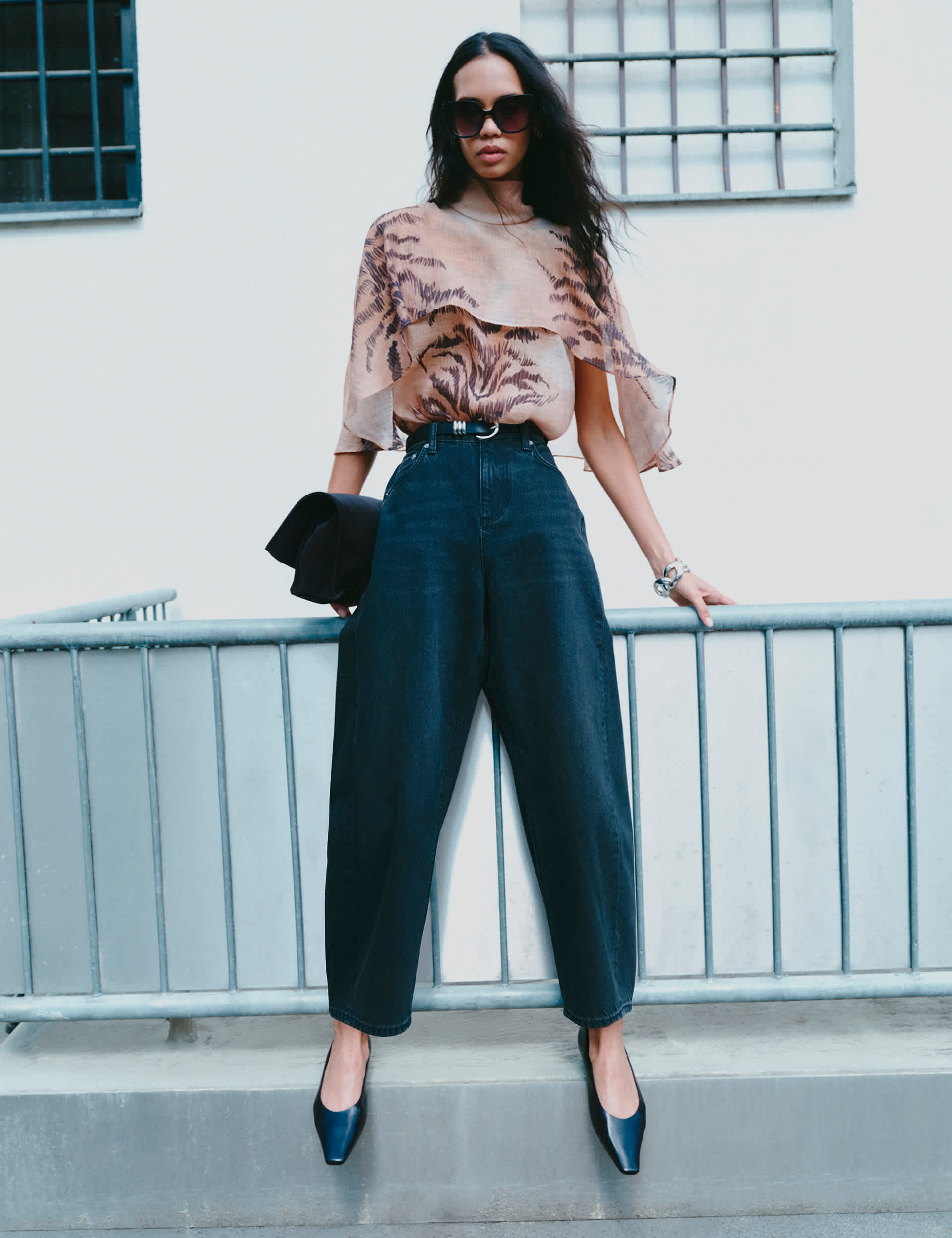 Mid Rise Barrel Jeans