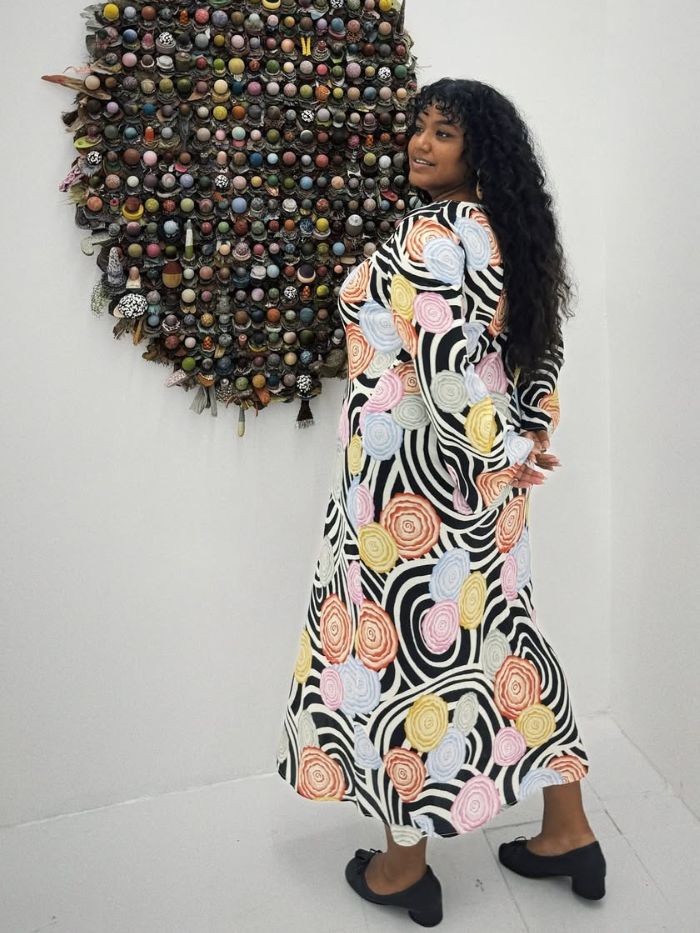 As melhores marcas de moda petite @veroocampos usando vestido Rixo com estampa floral