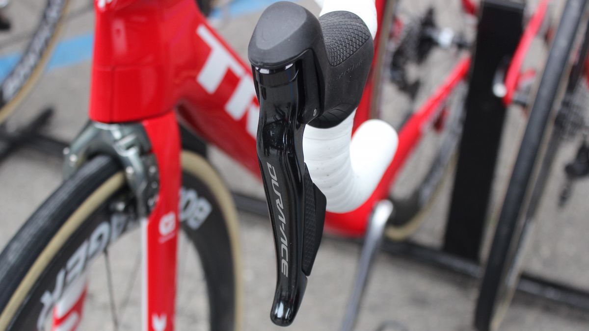 Trek-Segafredo were equipped with Shimano Dura-Ace 9150 levers and derailleurs, but 9070 cranksets