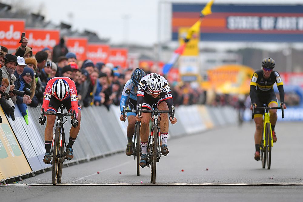 Marianne Vos (NED) and Lucinda Brand (NED) sprint for fourth place in Heusden-Zolder