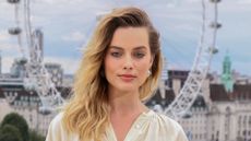 Margot Robbie wearing butter yellow and white jeans in 2019