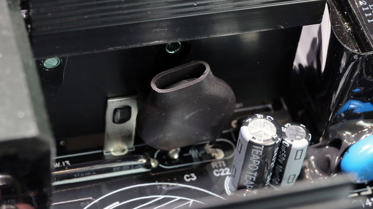 Gigabyte UD1000GM PG5