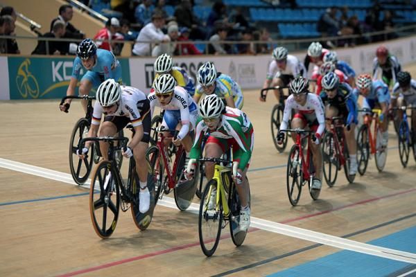 Action in the women's points race.