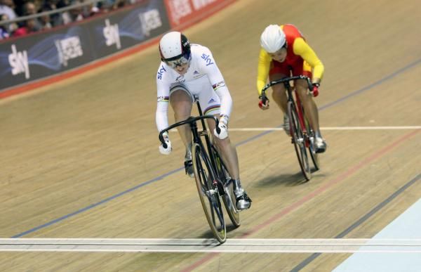 Victoria Pendleton gets the better of Shuang Guo (China).