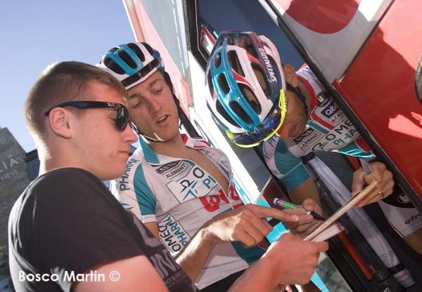 Autograph hunters hit the Omega Pharma Lotto team