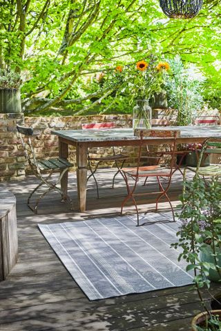 how to clean outdoor furniture: garden rug on patio