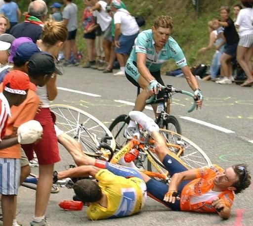 Ullrich avoids the Armstrong, Mayo crash in 2003 but lost all chances of winning the Tour after Armstrong later dropped him