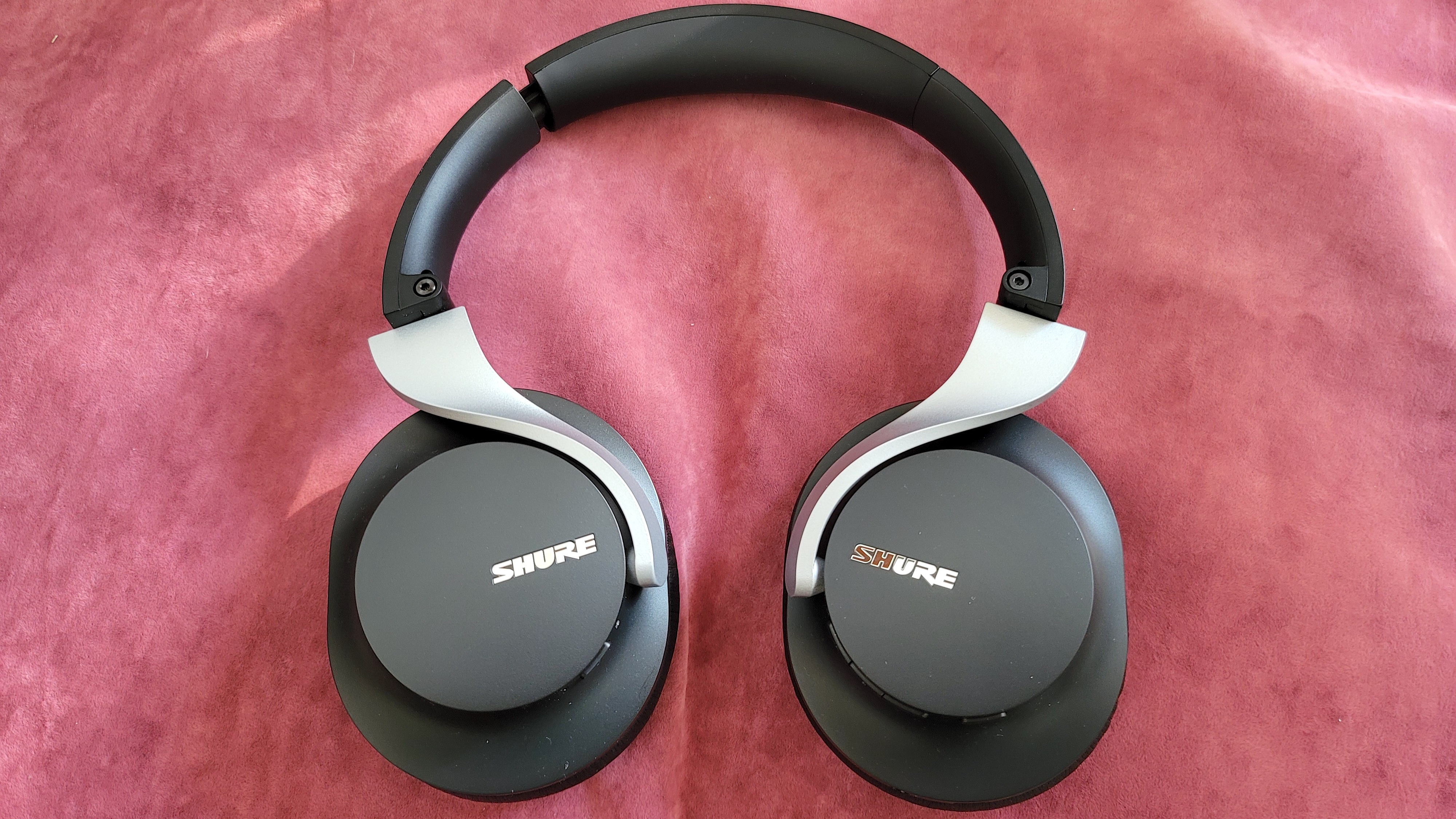 best noise-cancelling headphones: Shure Aonic 40