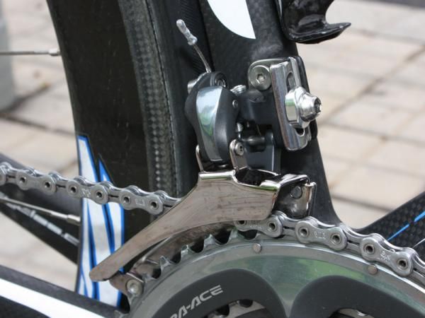 The Shimano Dura-Ace 7900 front derailleur uses a plate alloy cage to save a few grams.