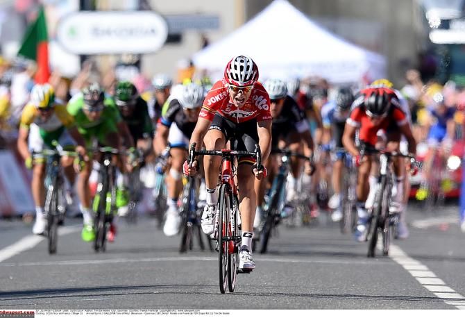 Tony Gallopin (Lotto Belisol) holds off the sprinters