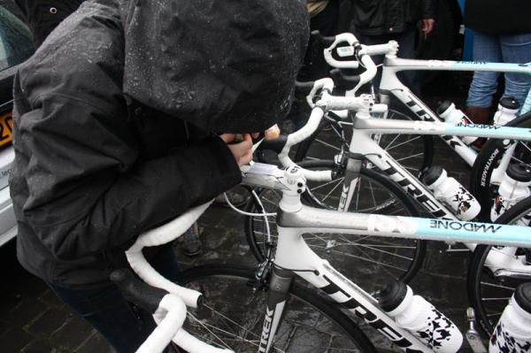 Joost Posthuma (Leopard Trek) has the climbs marked on his stem